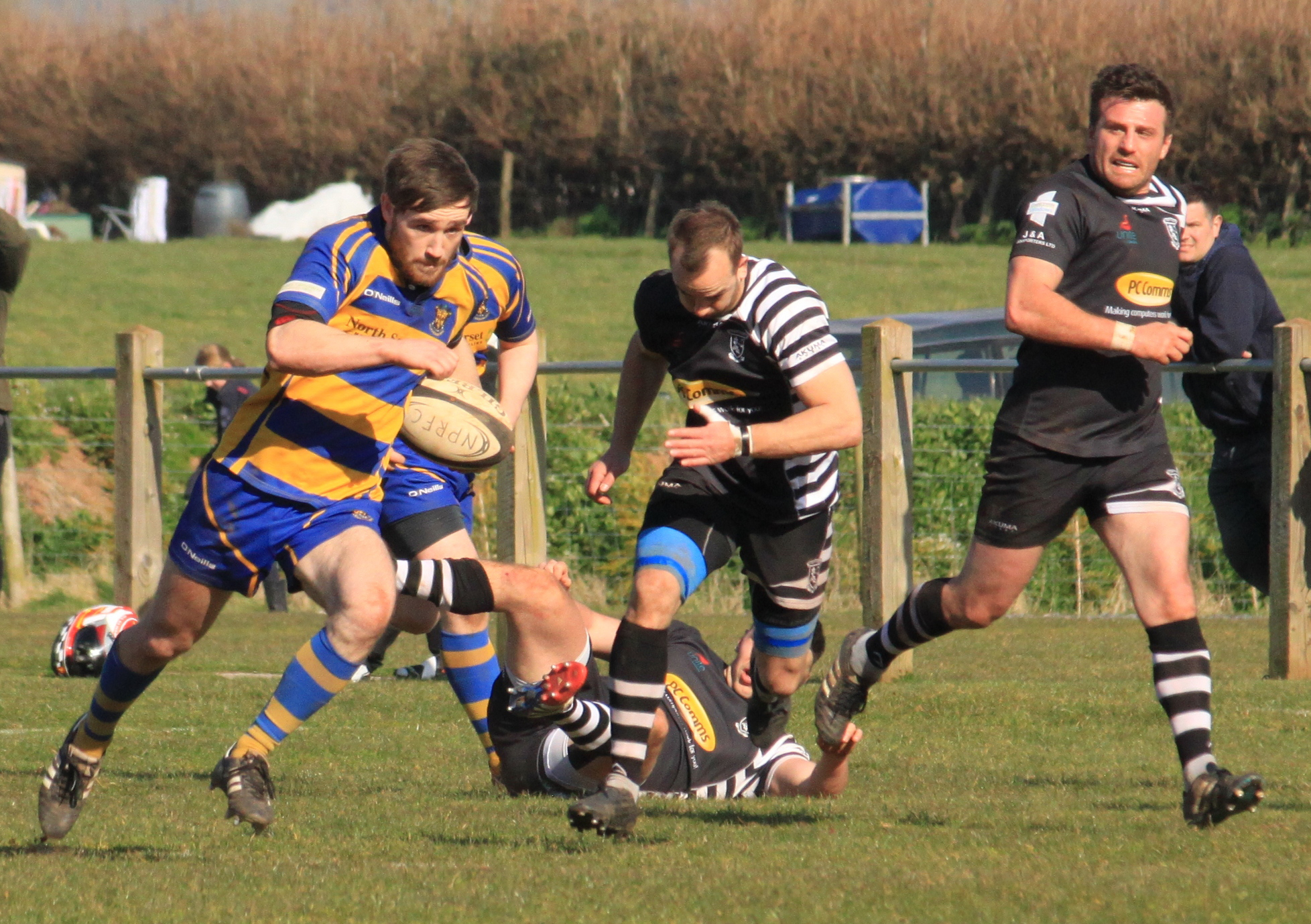 Kev Weaver: Oscar James runs in for his try...