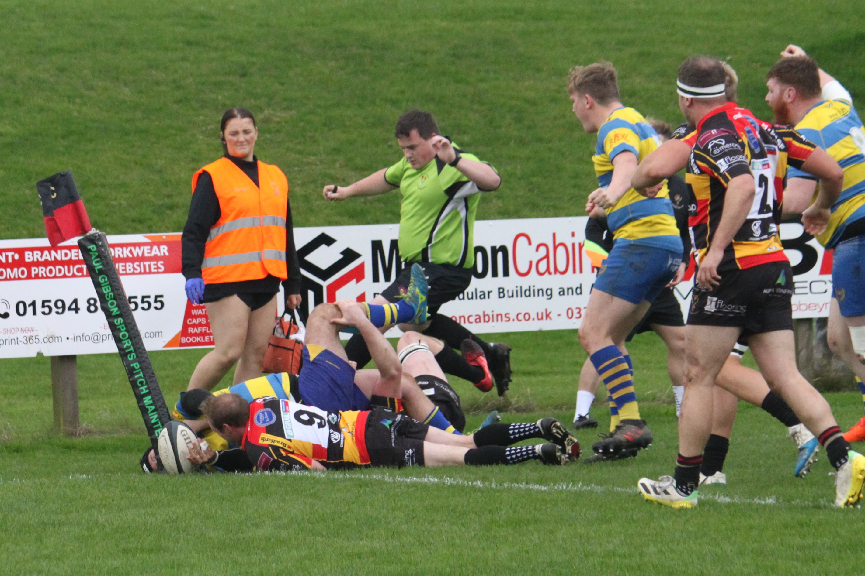 Weave: Charlie Tucker scores...