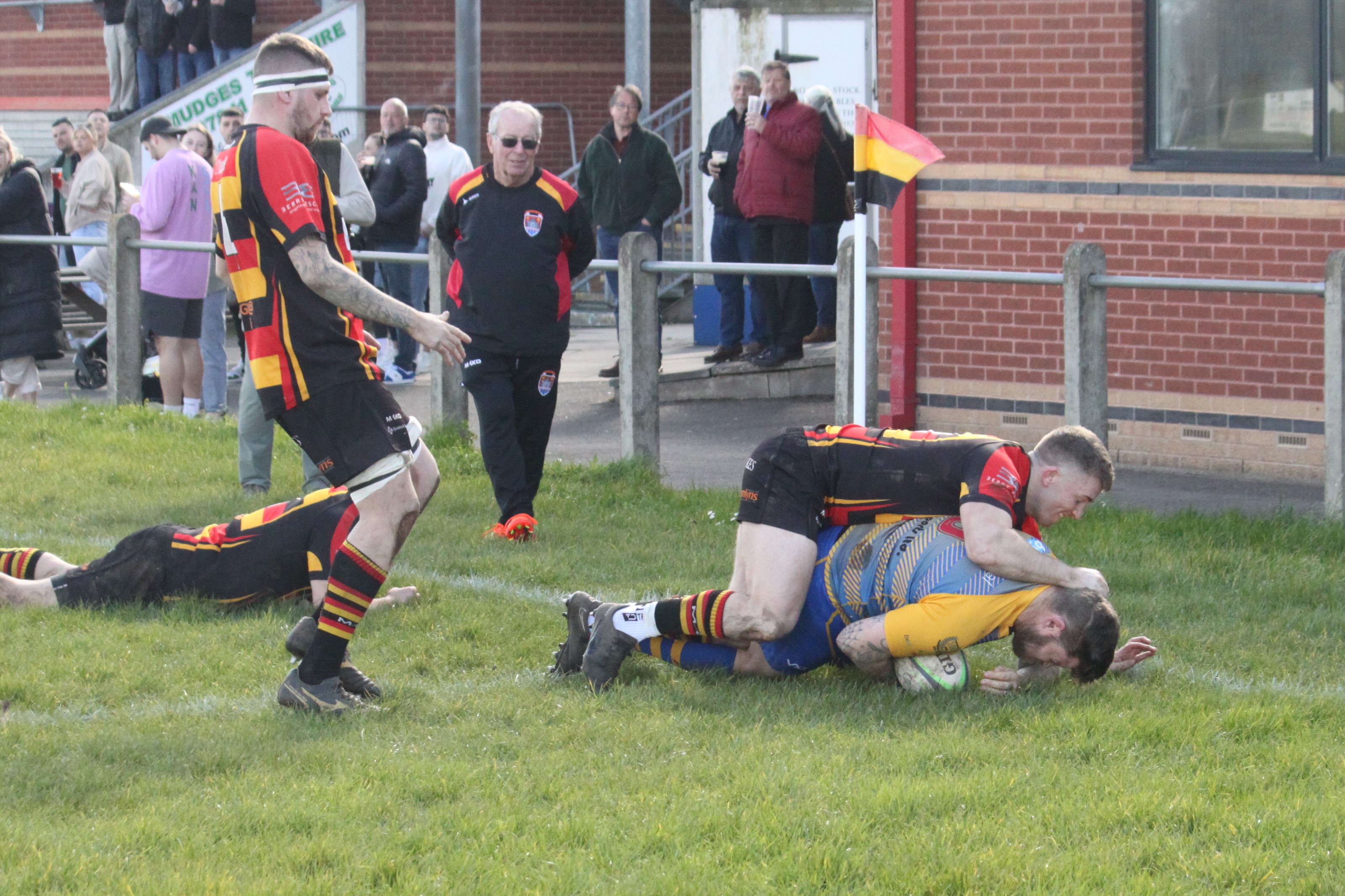 Joe Williams scores...