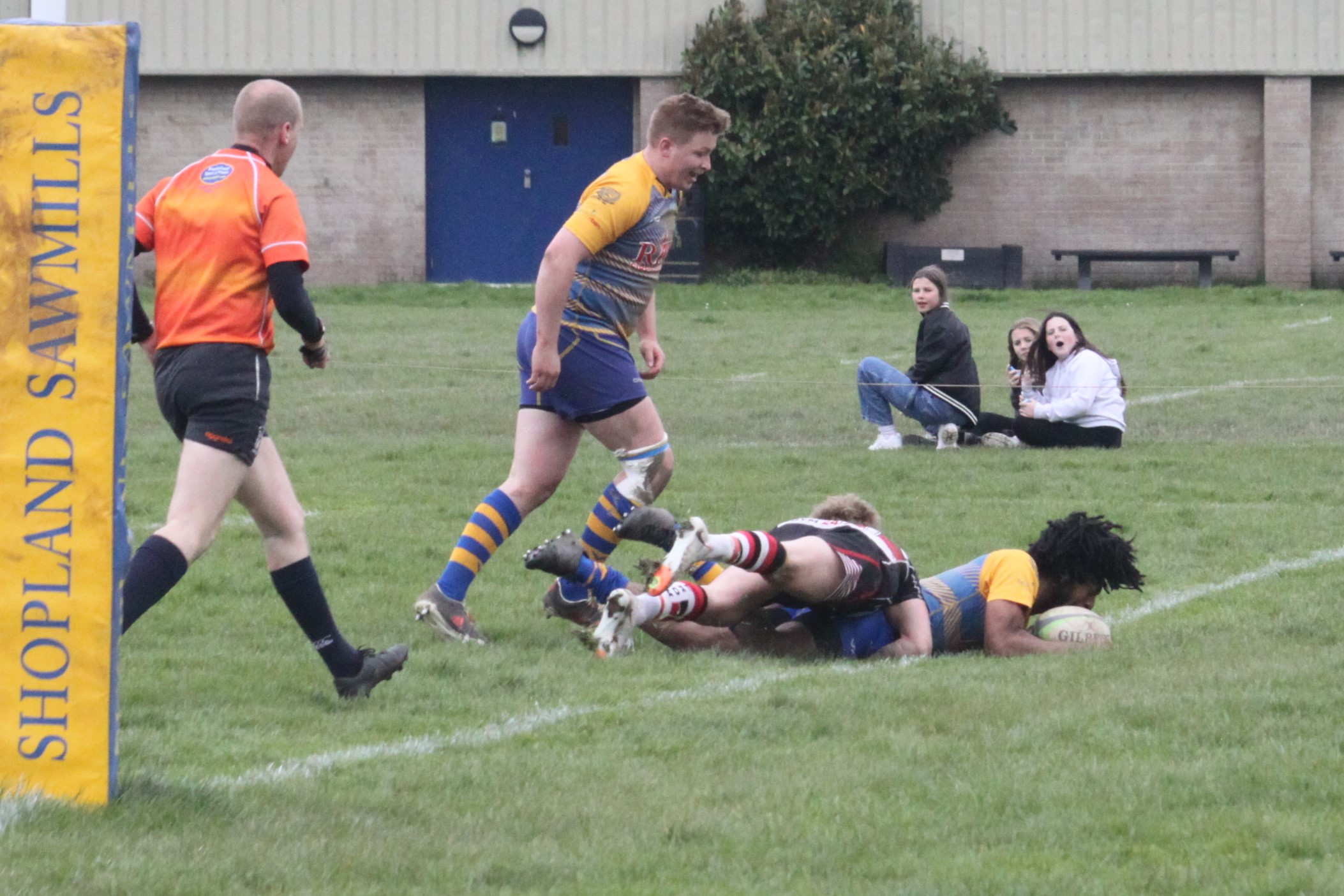 Liam Chambers scores