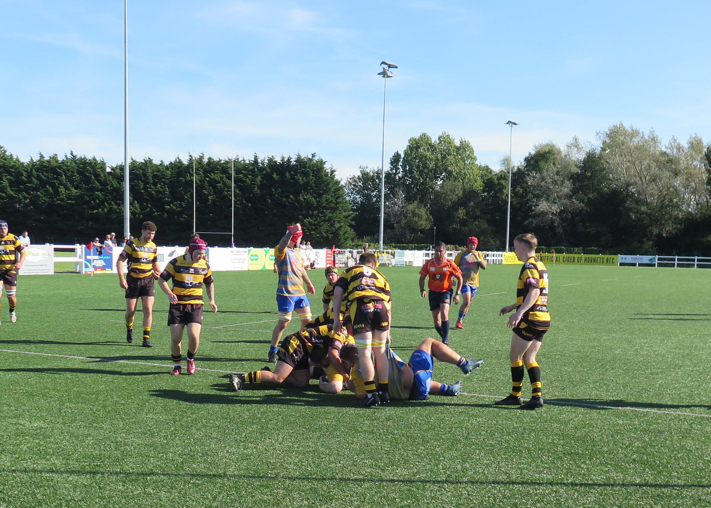 Gilly scores Clevedon's only try 